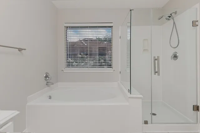 $325,000 | 11 Scenic Brook Court, The Woodlands, TX 77382