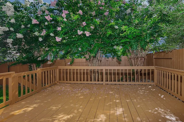 $325,000 | 11 Scenic Brook Court, The Woodlands, TX 77382