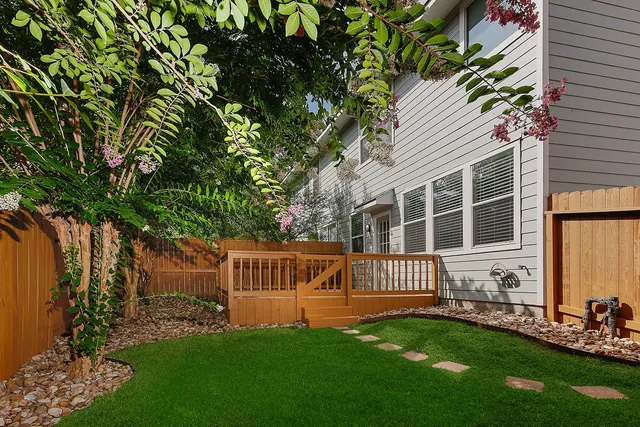 $325,000 | 11 Scenic Brook Court, The Woodlands, TX 77382