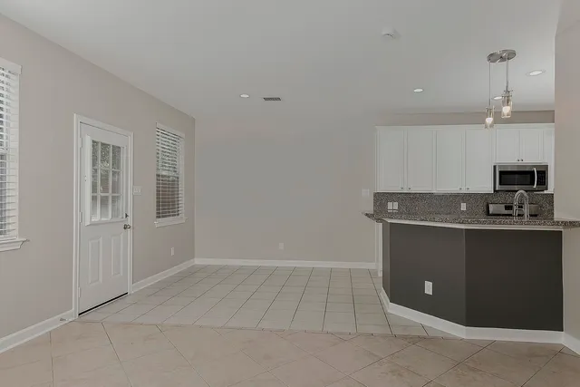 $325,000 | 11 Scenic Brook Court, The Woodlands, TX 77382