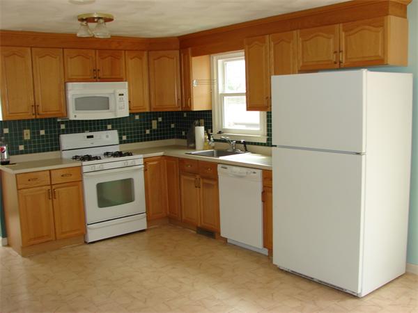 20 Hilltop Road Dracut, MA 01826 - Photo 2 of 22 Gallery Image 2