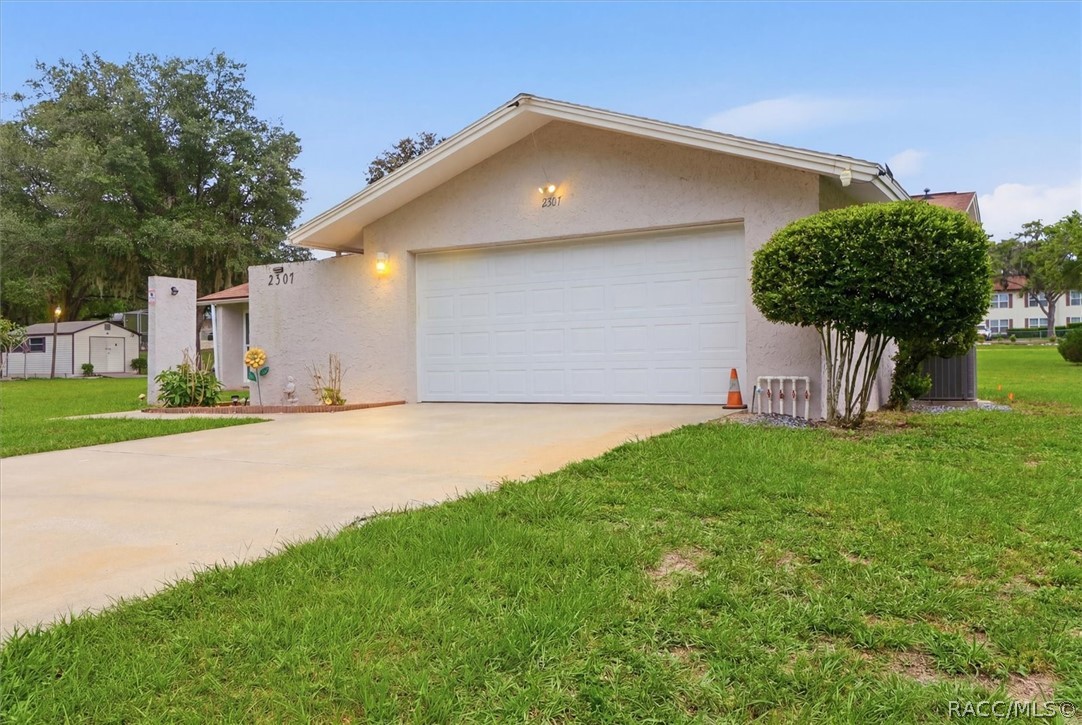 2507 Bluegrass Street Inverness, FL 34453 - Photo 4 of 43 Front Exterior