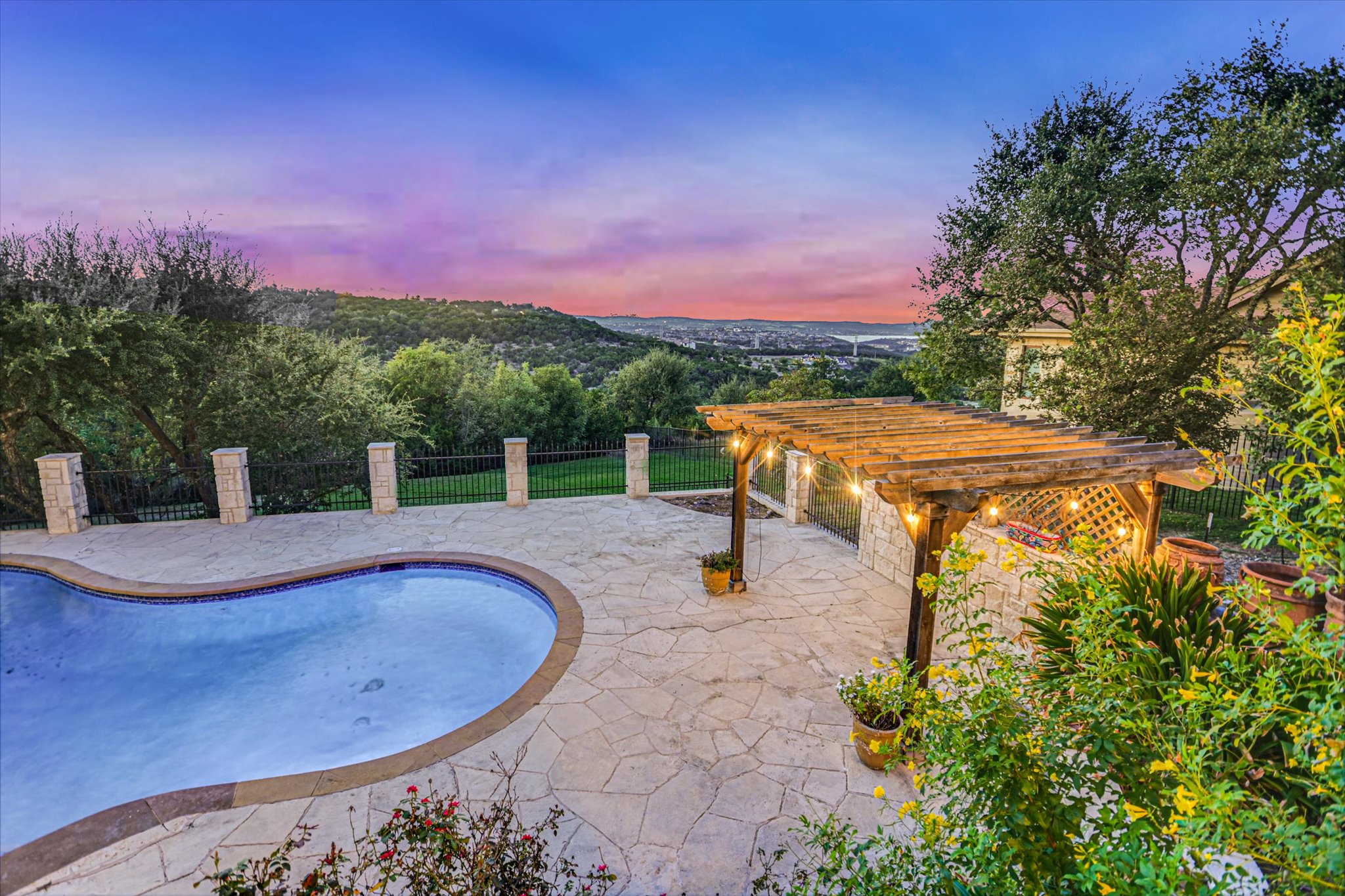 17110 Majestic Ridge Road Austin, TX 78738 - Photo 28 of 33 Gallery Image 28