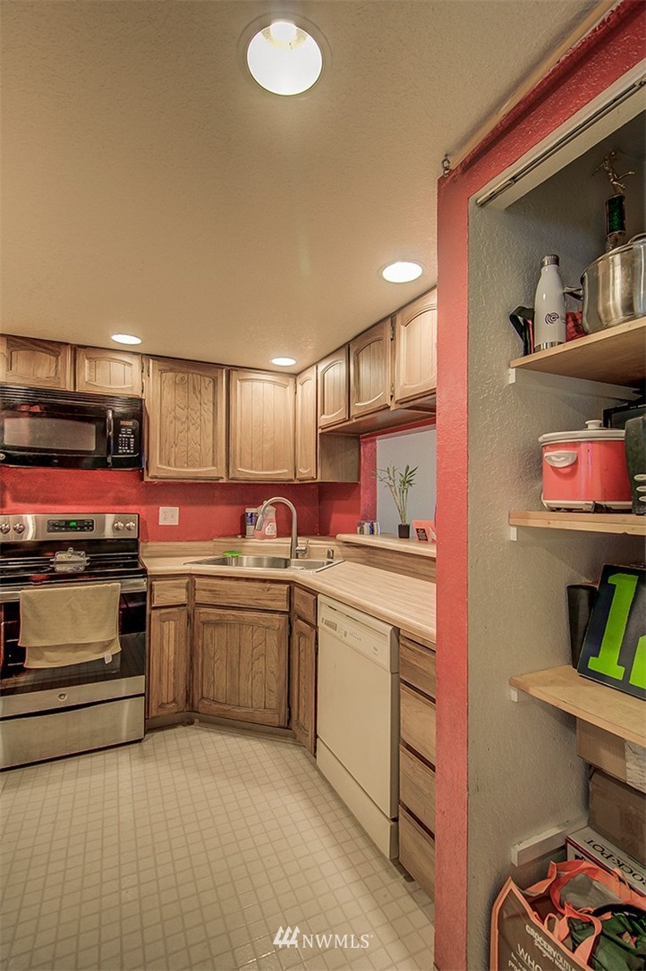 2601 Northeast 4th Street, Unit 313 Renton, WA 98056 - Photo 5 of 16