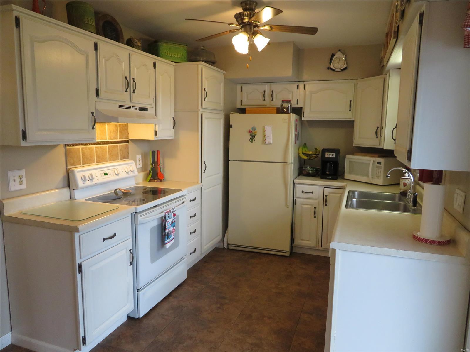 1504 Seiler Road Alton, IL 62002 - Photo 13 of 46