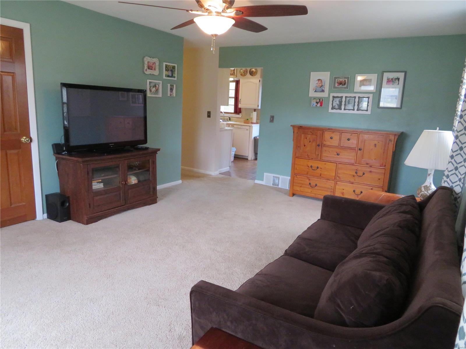 1504 Seiler Road Alton, IL 62002 - Photo 6 of 46