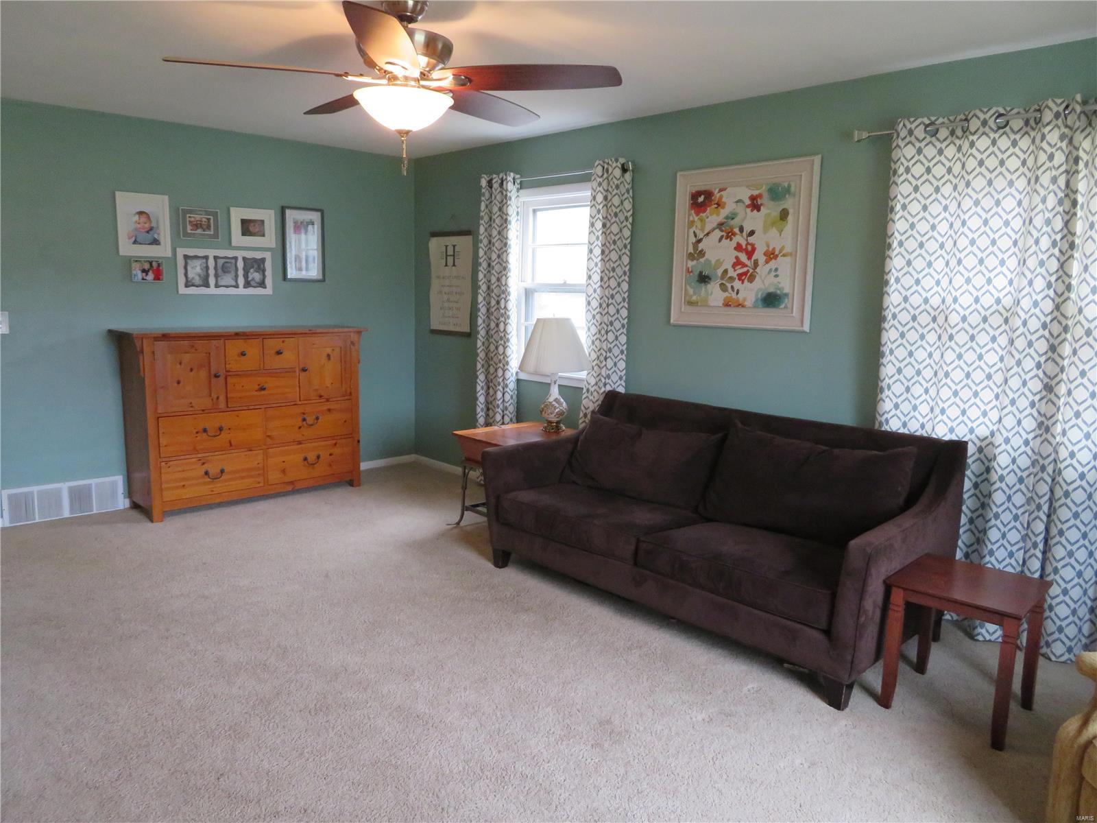 1504 Seiler Road Alton, IL 62002 - Photo 7 of 46