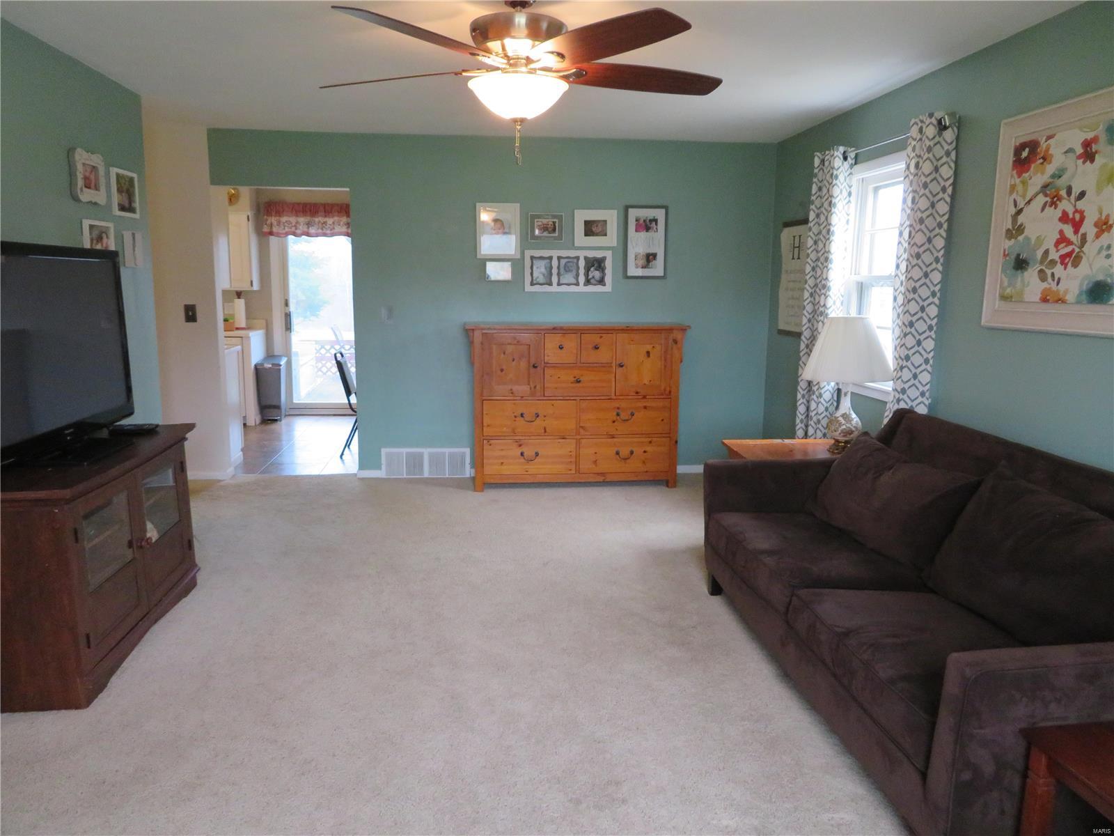 1504 Seiler Road Alton, IL 62002 - Photo 8 of 46