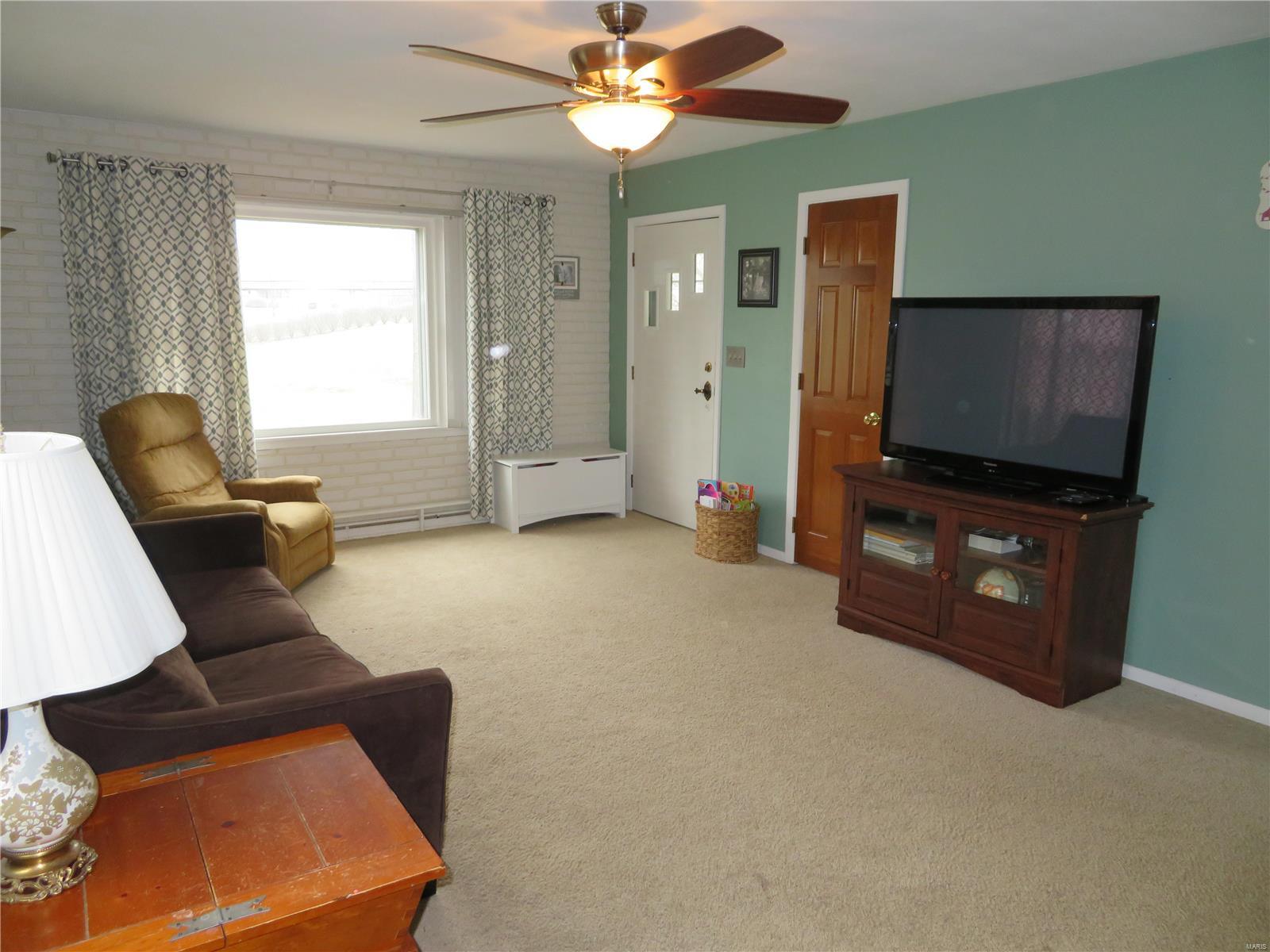1504 Seiler Road Alton, IL 62002 - Photo 9 of 46