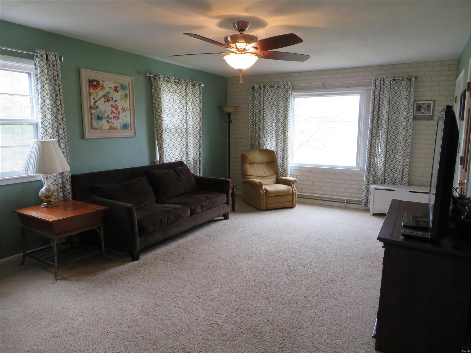 1504 Seiler Road Alton, IL 62002 - Photo 10 of 46