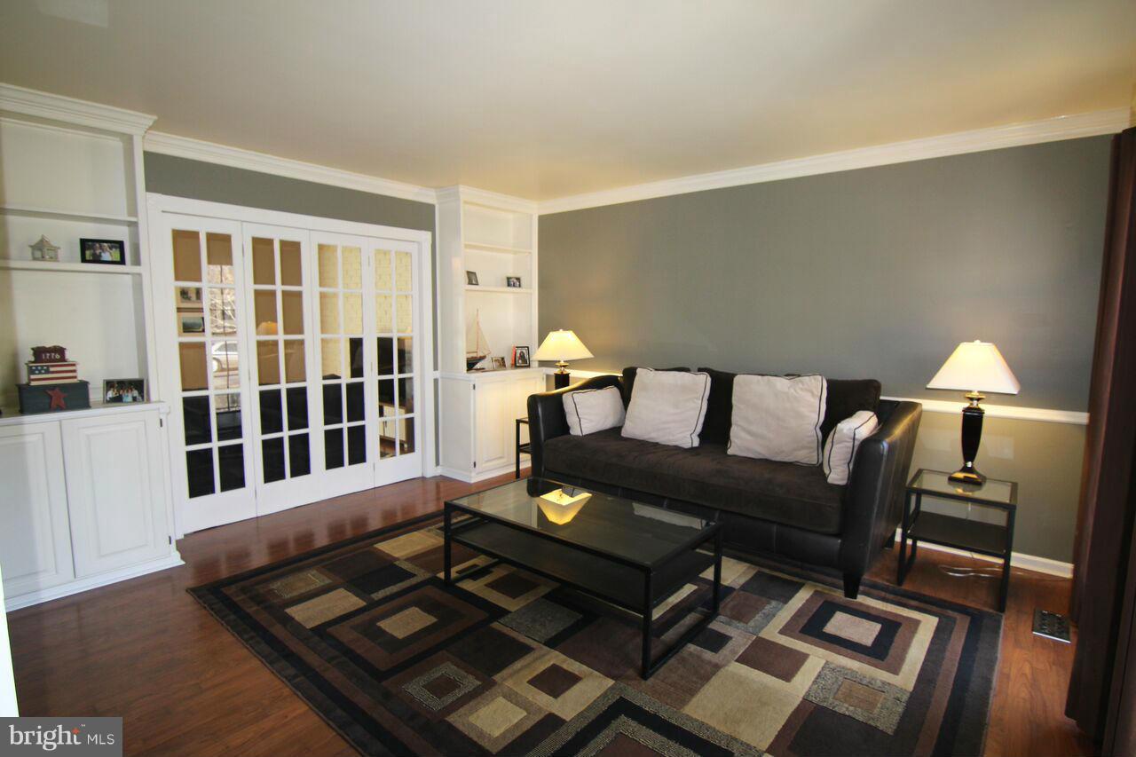 304 Canterfield Road Annapolis, MD 21403 - Photo 9 of 22 Living Room