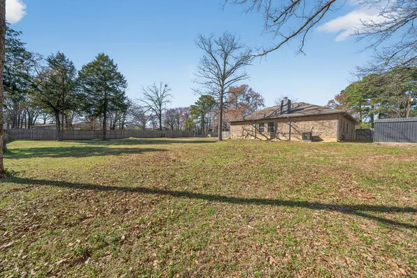 $295,000 | 121 Harmon Road, Gun Barrel City, TX 75156