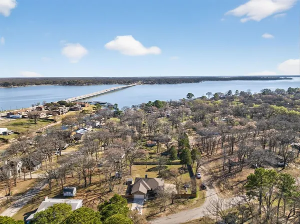 $295,000 | 121 Harmon Road, Gun Barrel City, TX 75156