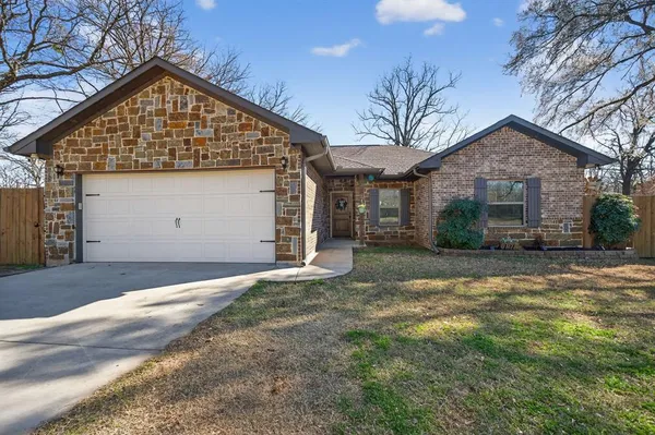 $295,000 | 121 Harmon Road, Gun Barrel City, TX 75156