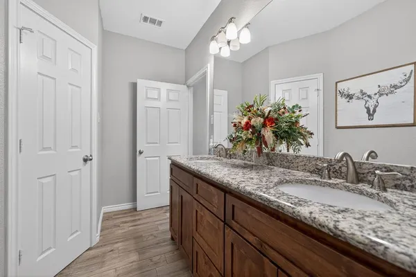 $295,000 | 121 Harmon Road, Gun Barrel City, TX 75156