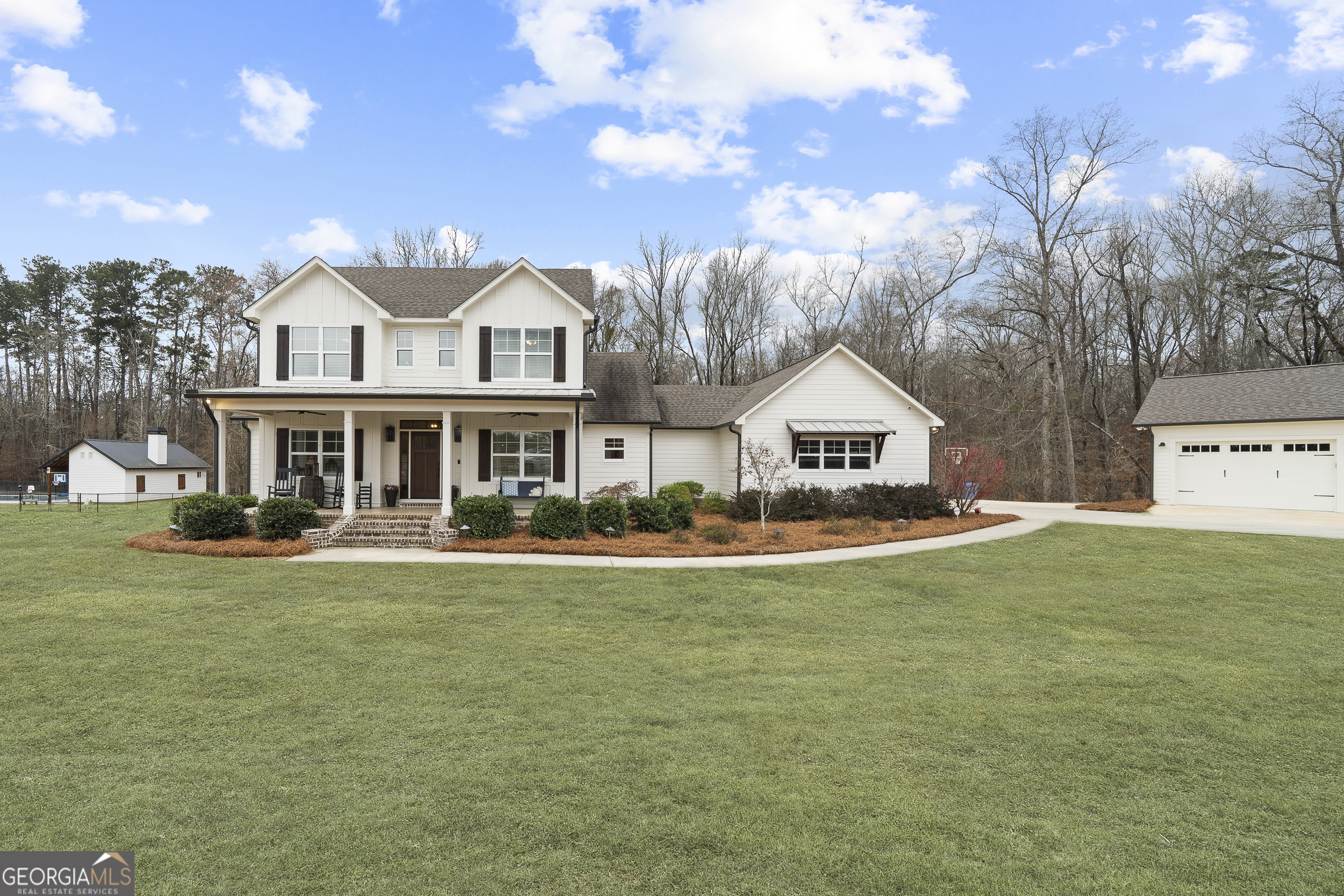 237 Nancy Branch Road Northeast Milledgeville, GA 31061 - Photo 4 of 47 a front view of a house with garden