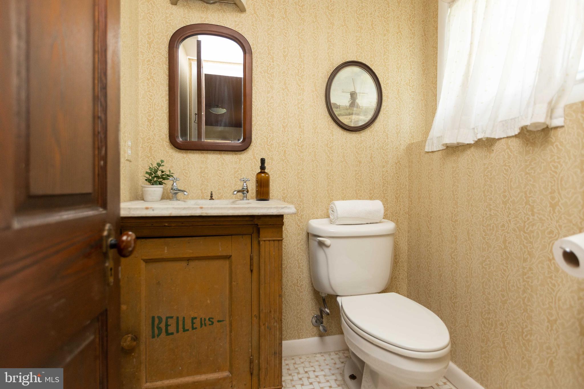 17605 Grace Road Hampstead, MD 21074 - Photo 29 of 50 Lower 1 powder room