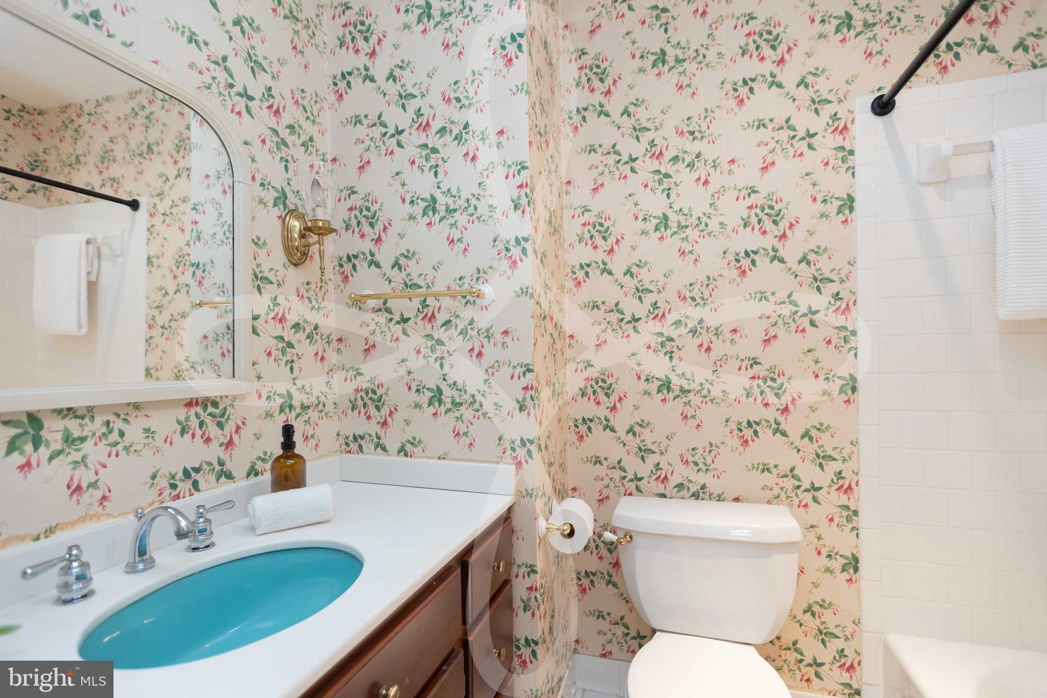 17605 Grace Road Hampstead, MD 21074 - Photo 47 of 100 Upper full, hall, bathroom with bathtub