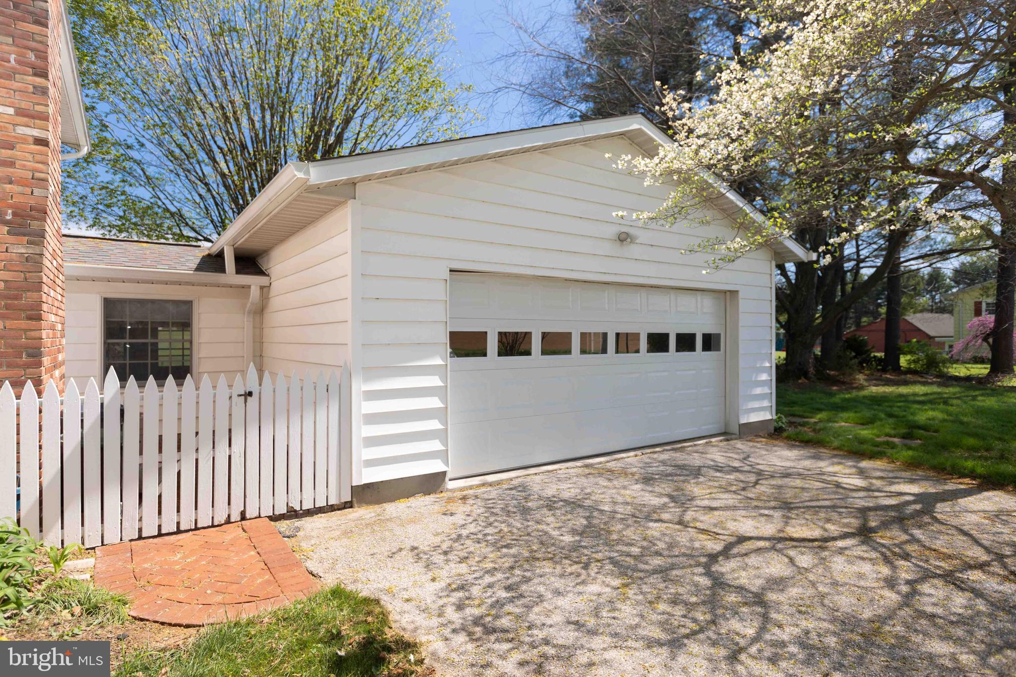 17605 Grace Road Hampstead, MD 21074 - Photo 67 of 100 Attached 2 car garage