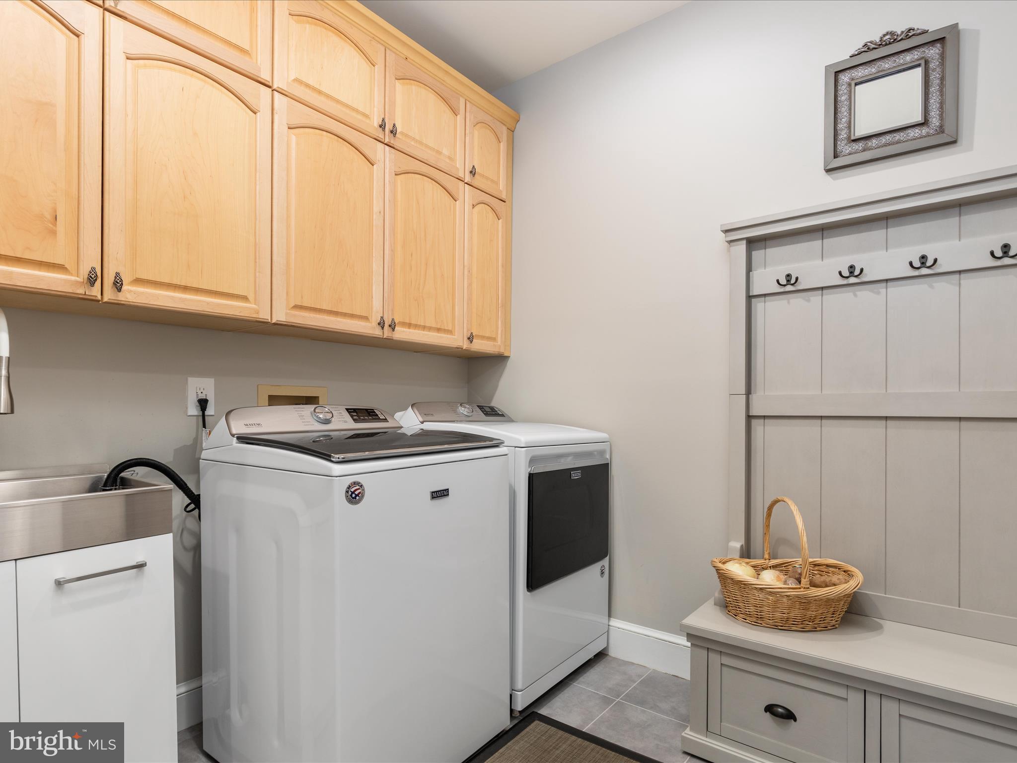 11701 Henderson Road Clifton, VA 20124 - Photo 18 of 61 a utility room with sink dryer and washer