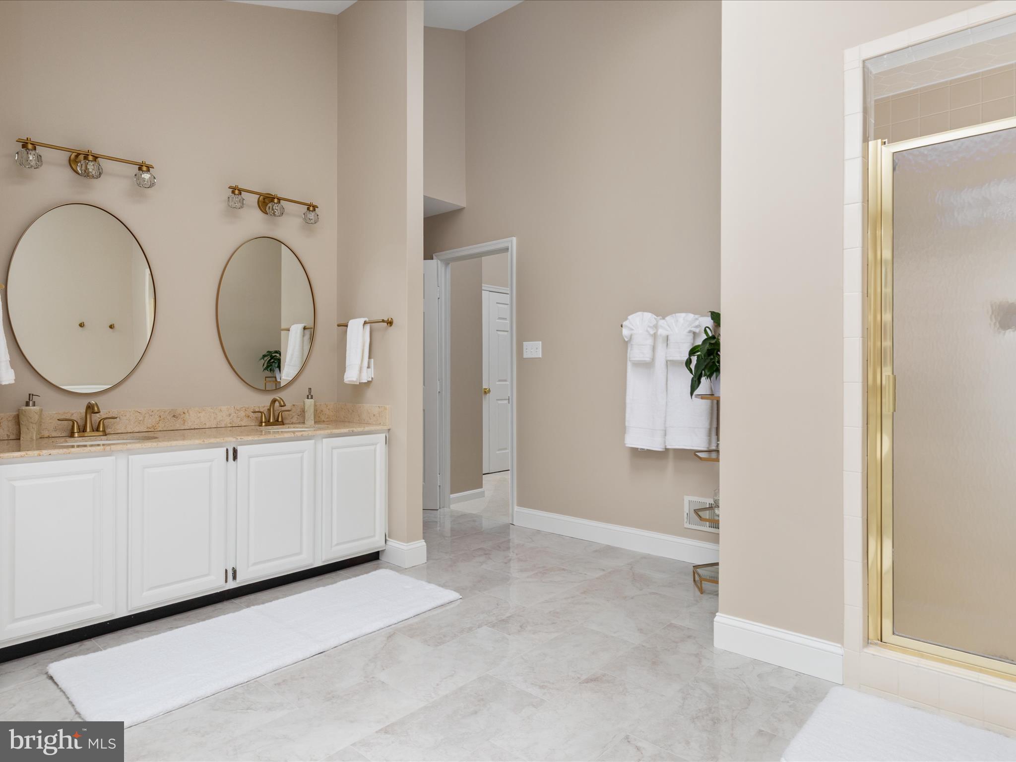 11701 Henderson Road Clifton, VA 20124 - Photo 31 of 61 Primary Bathroom