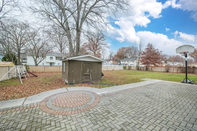 a view of a yard with a house