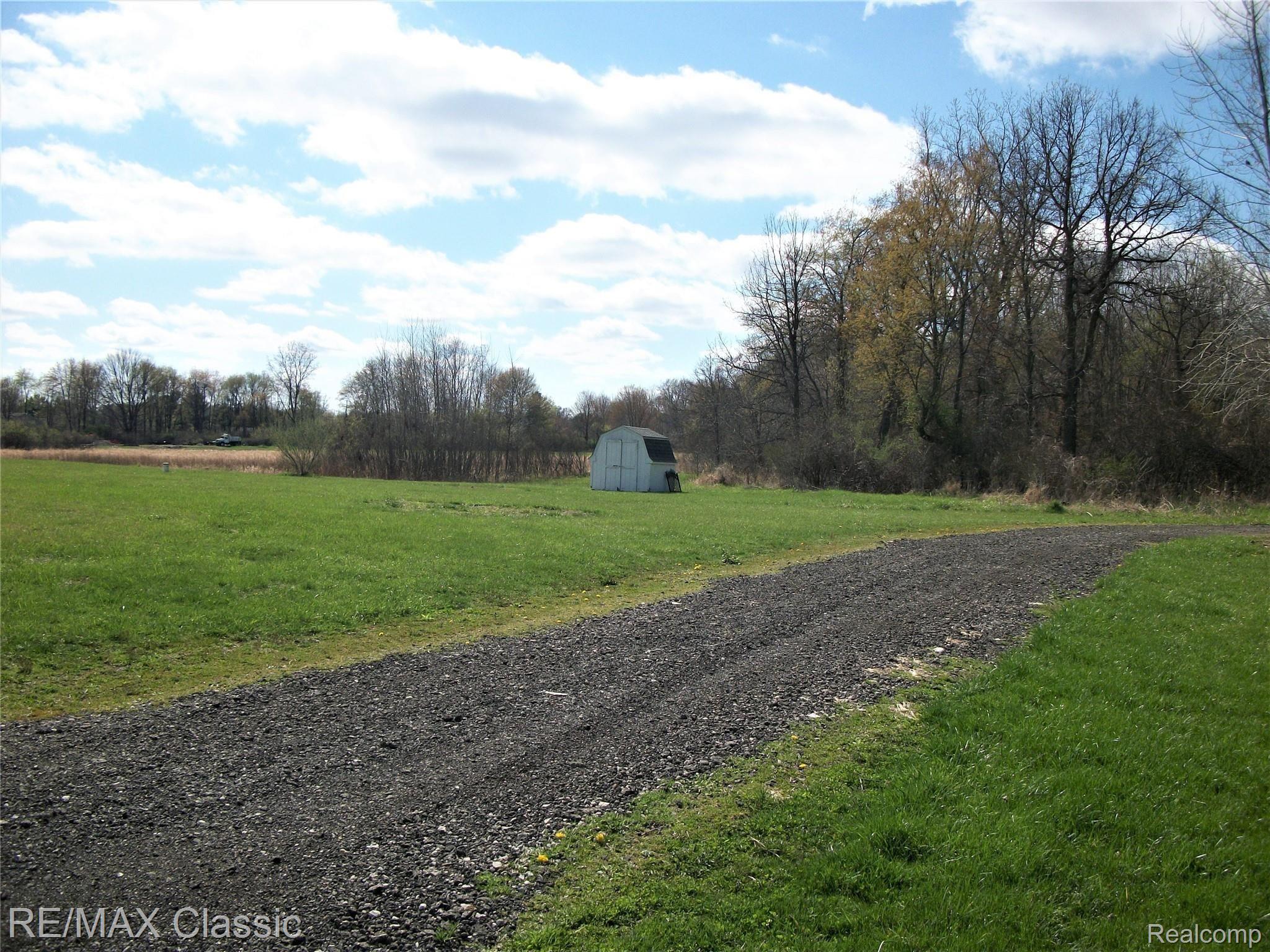 9568 West Vogt Road Fowlerville, MI 48836 - Photo 21 of 66 105_3906.jpg