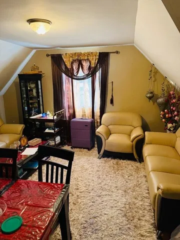 $3,200 | 10 Kenwood Terrace, Unit 2, Lynn, MA 01902