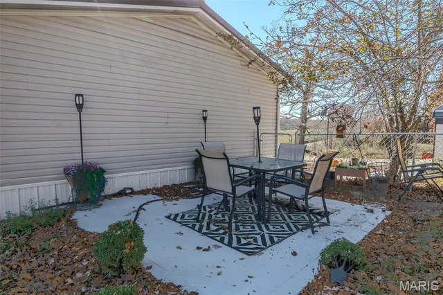 $189,900 | 23522 County Road 5-800M, Lebanon, MO 65536