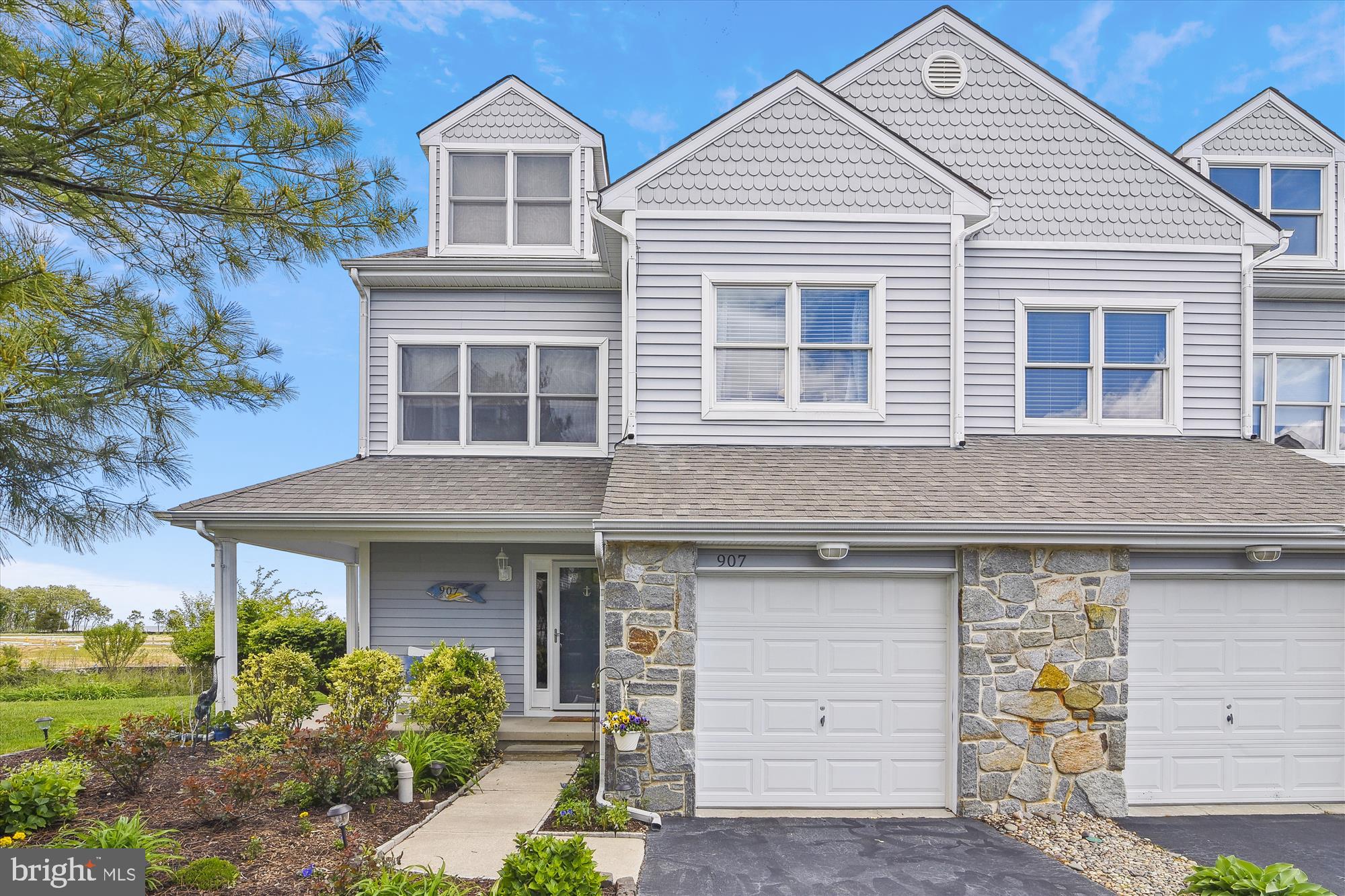 Waterview End Unit Townhouse - 907 Auckland Way