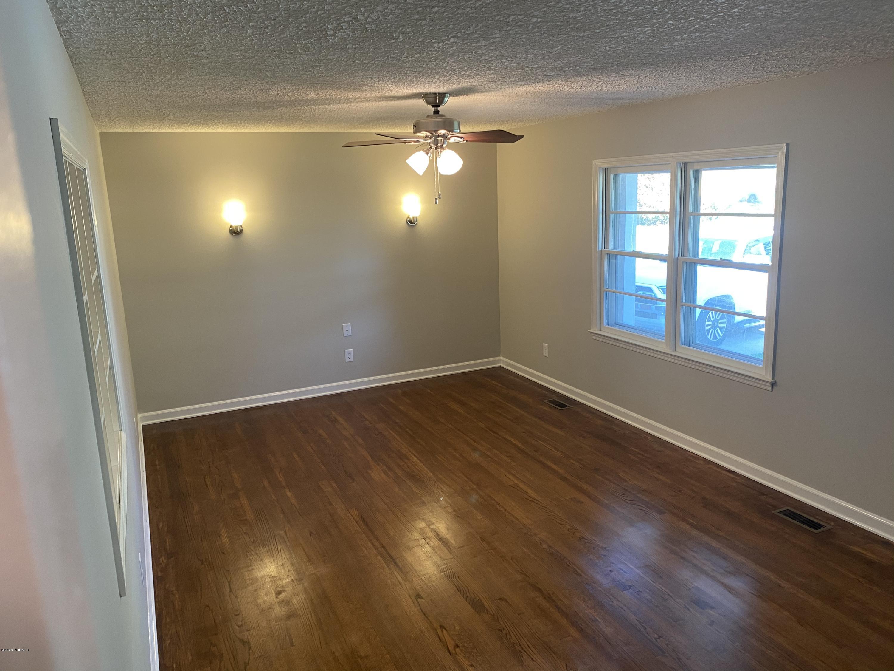 310 Neuse Cliff Road New Bern, NC 28560 - Photo 2 of 14 66199675-D6EE-4BA7-A99D-CC3AEA039A18