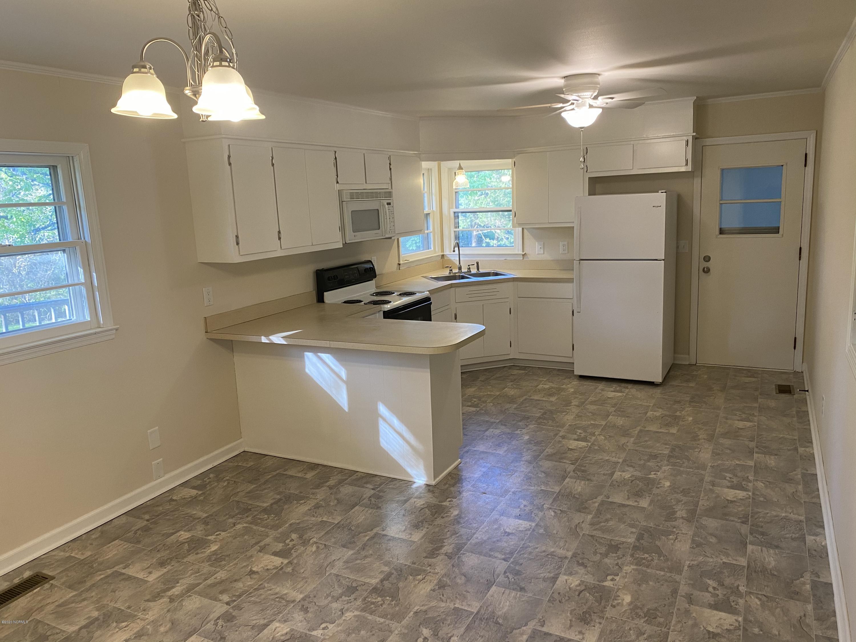 310 Neuse Cliff Road New Bern, NC 28560 - Photo 3 of 14 F0458466-6C4F-4511-888B-A1F90D9A83A7