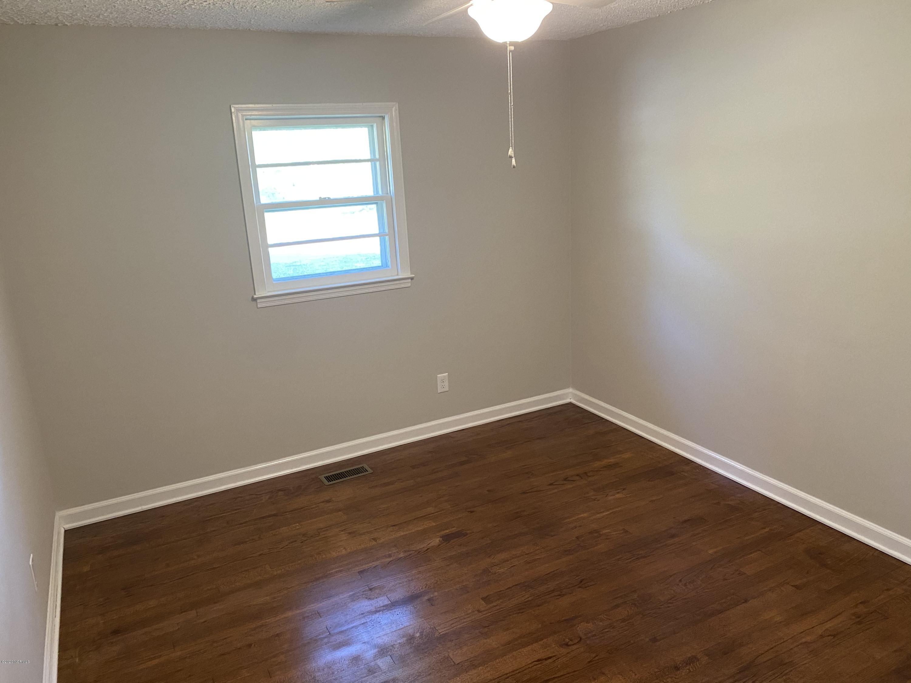 310 Neuse Cliff Road New Bern, NC 28560 - Photo 5 of 14 41BD0825-D756-415D-A694-86661E205C5F