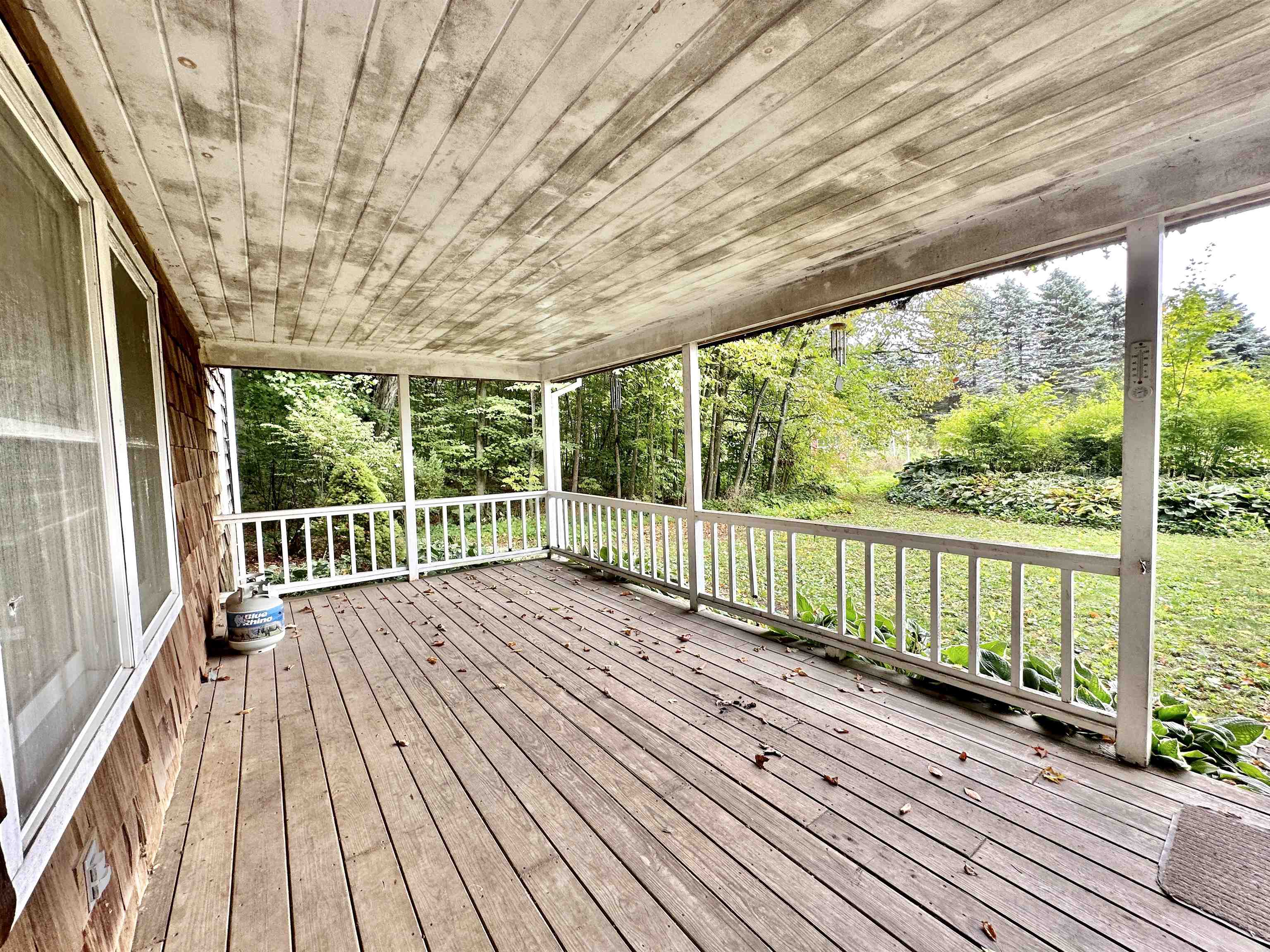 3150 South Maple Valley Road Suttons Bay, MI 49682 - Photo 5 of 54 1916451-4.JPG