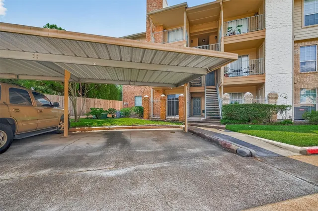 a view of a car park in front of house