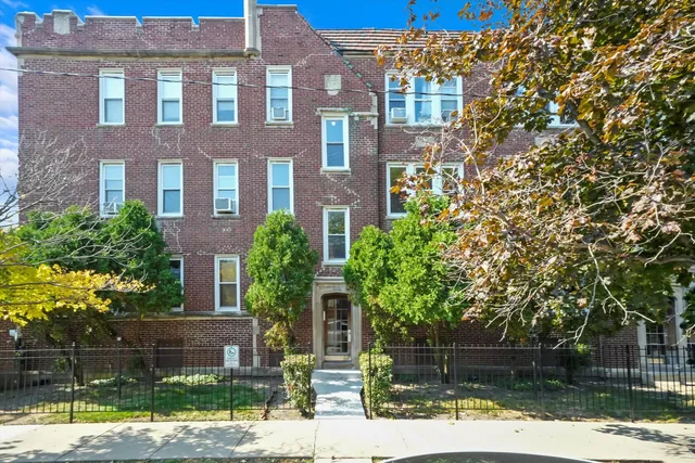 $1,650 | 3008 North Whipple Street, Unit 2, Chicago, IL 60618