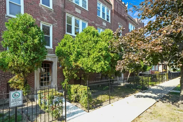 $1,650 | 3008 North Whipple Street, Unit 2, Chicago, IL 60618