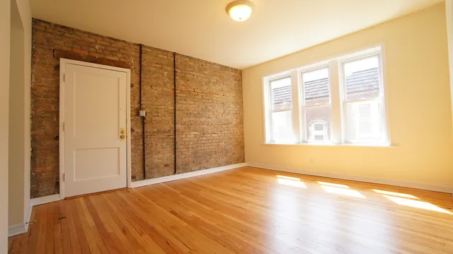 $1,650 | 3008 North Whipple Street, Unit 2, Chicago, IL 60618