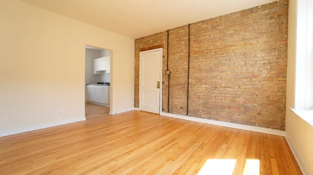 $1,650 | 3008 North Whipple Street, Unit 2, Chicago, IL 60618