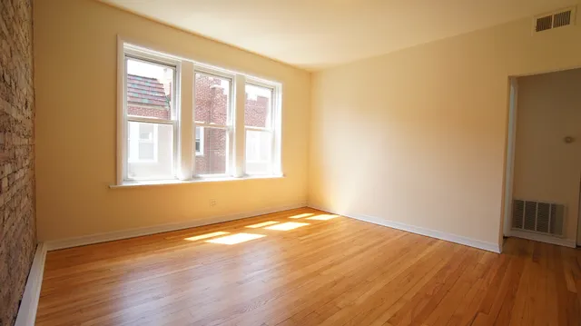 $1,650 | 3008 North Whipple Street, Unit 2, Chicago, IL 60618