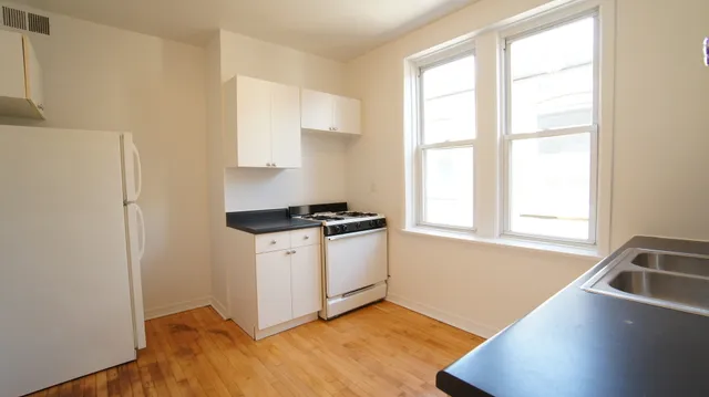 $1,650 | 3008 North Whipple Street, Unit 2, Chicago, IL 60618