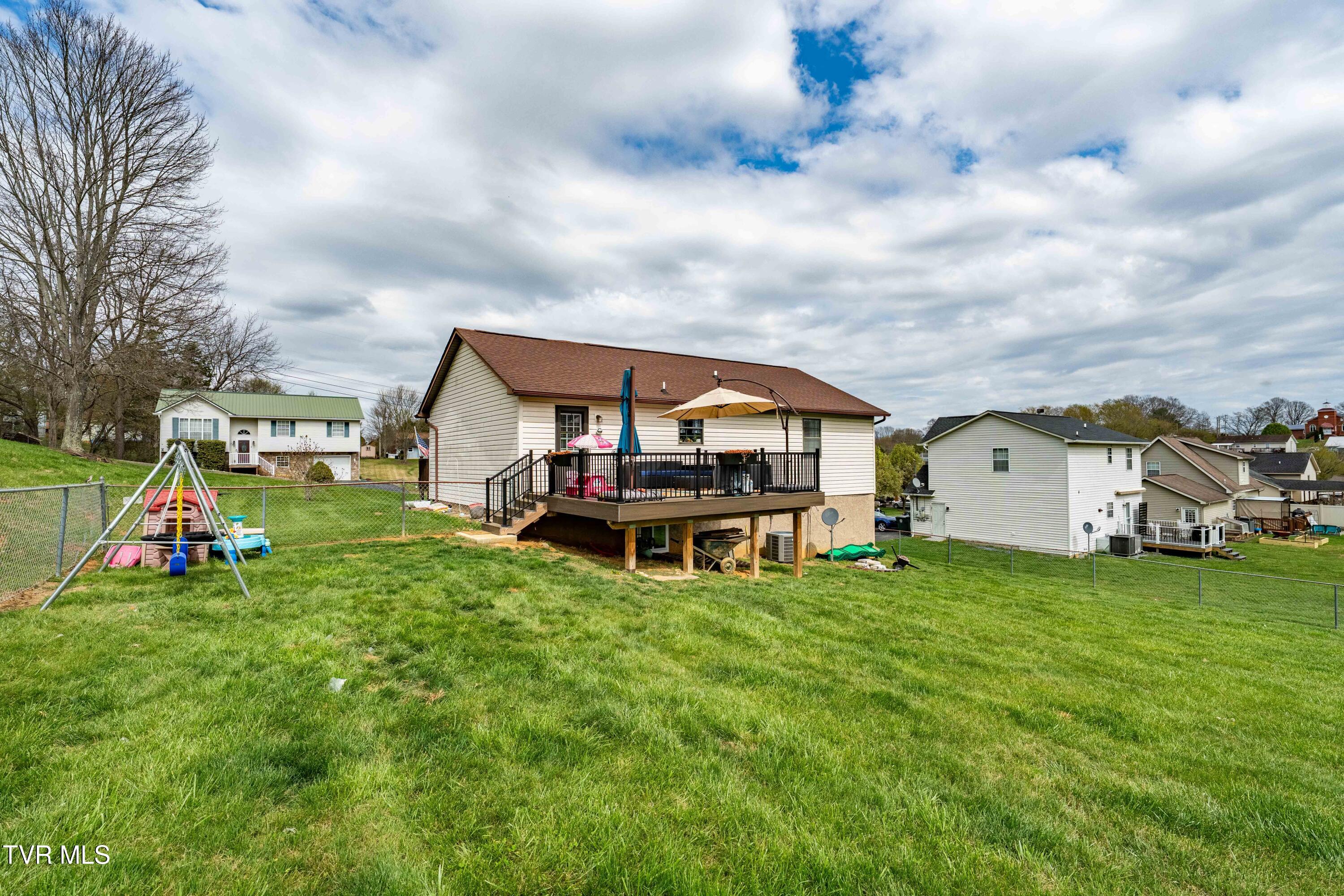 253 Springview Drive Gray, TN 37615 - Photo 42 of 45 253 Springview Dr (17 of 46)