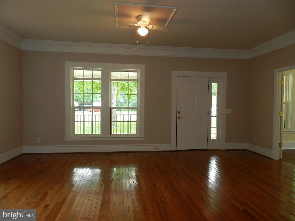 62 Marsh Road Fredericksburg, VA 22406 - Photo 3 of 30 Living Room