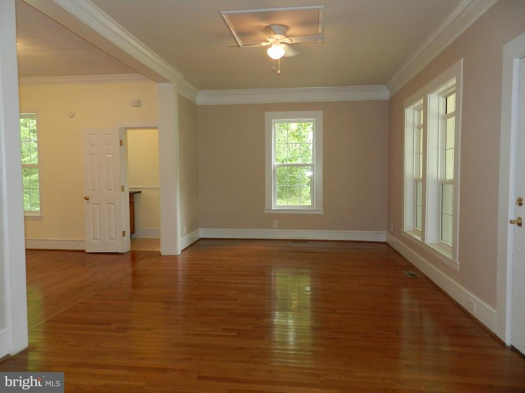62 Marsh Road Fredericksburg, VA 22406 - Photo 7 of 30 Living Room