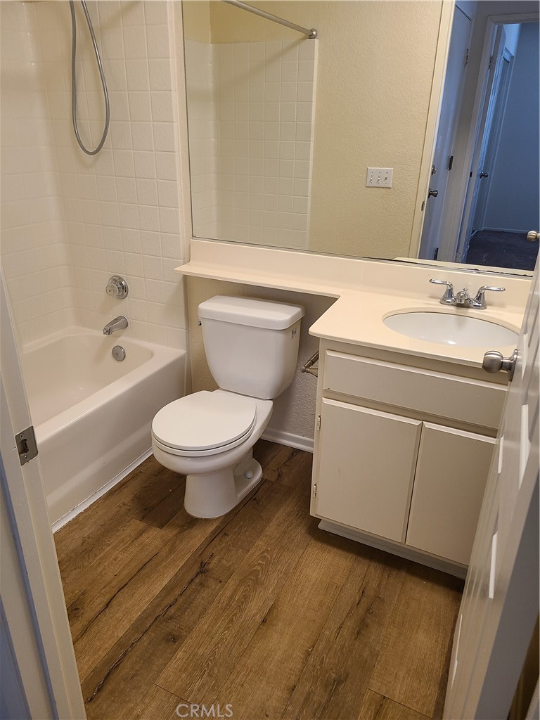 31975 Corte Algete Temecula, CA 92592 - Photo 11 of 15 a bathroom with a toilet and a tub