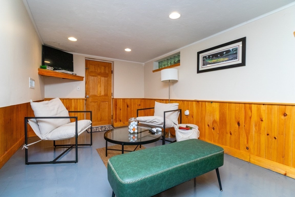 77 Clinton Road Weymouth, MA 02189 - Photo 21 of 38