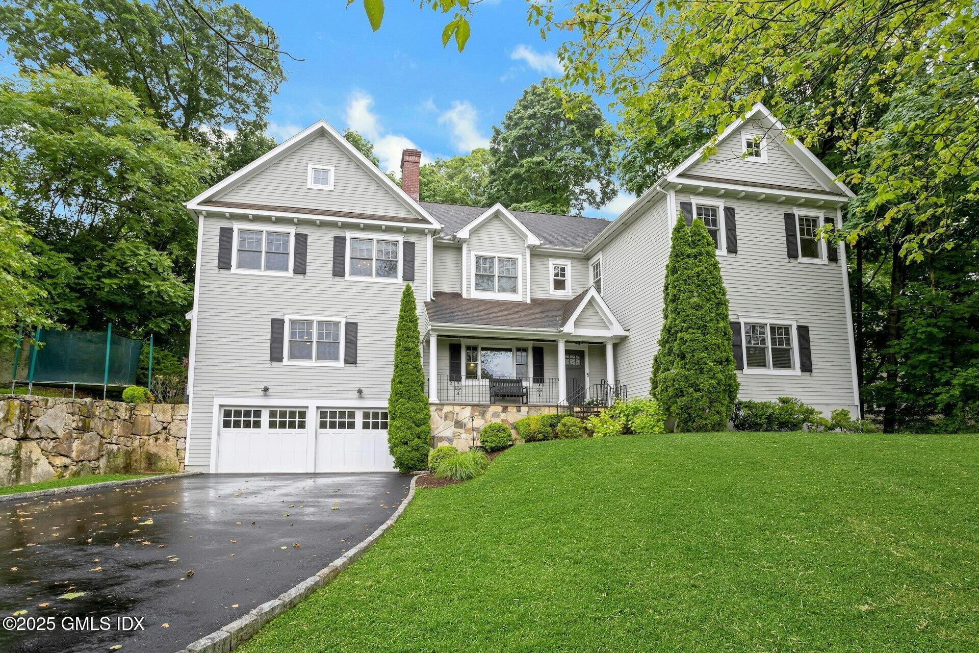 32 Meyer Place Riverside, CT 06878 - Photo 2 of 26 005-483445-_X0A2464_14169781