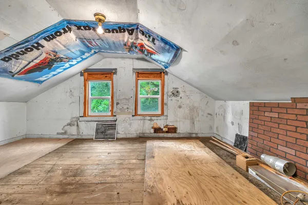 $350,000 | 398 Boston Post Road, Waterford, CT 06385