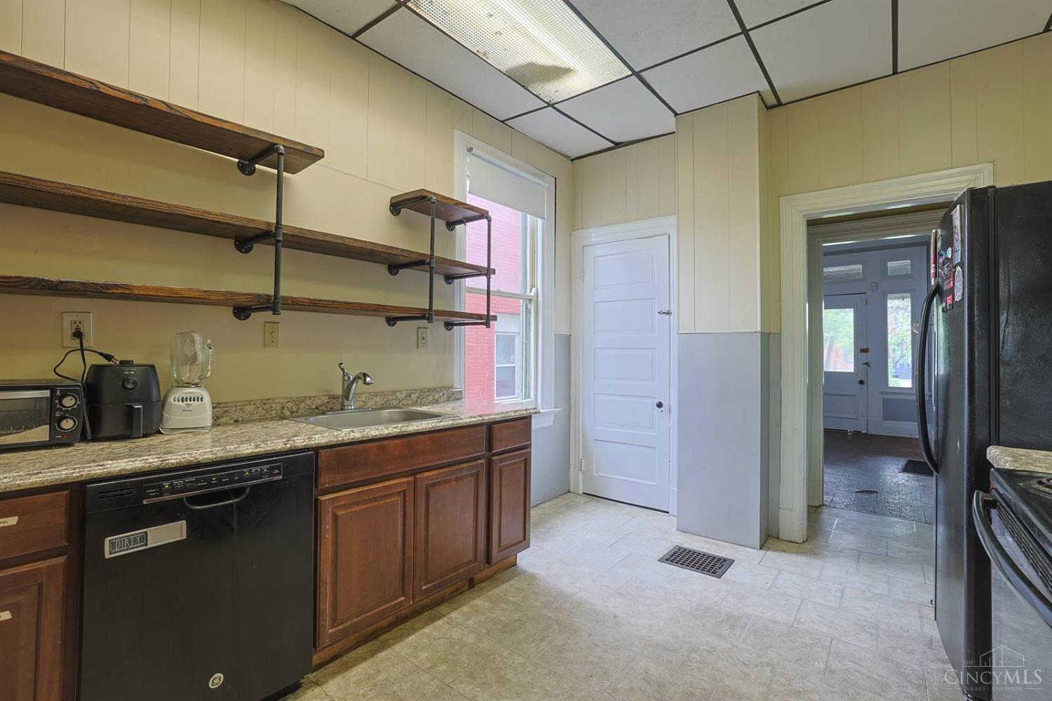 452 Riddle Road Cincinnati, OH 45220 - Photo 17 of 32