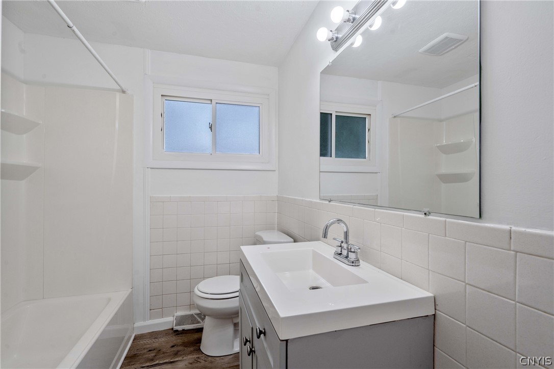 176 Ruth Avenue Syracuse, NY 13210 - Photo 14 of 26